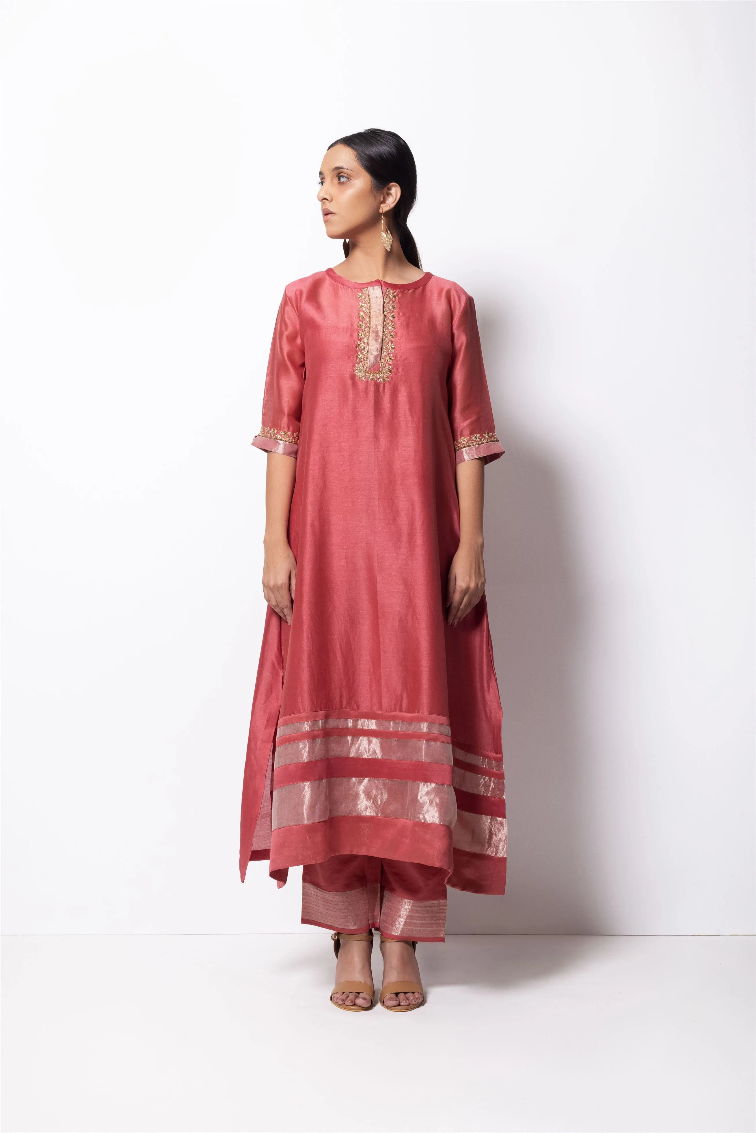 Bhavik Shah   I   Broadway Kurta Full Set - Kurta, Stole, Pants, With Slip Kurta - Handwoven Chanderi Silk, Stole - Chanderi & Zari, Pants - Cotton Silk BRICK PINK CH-SK-BP-23