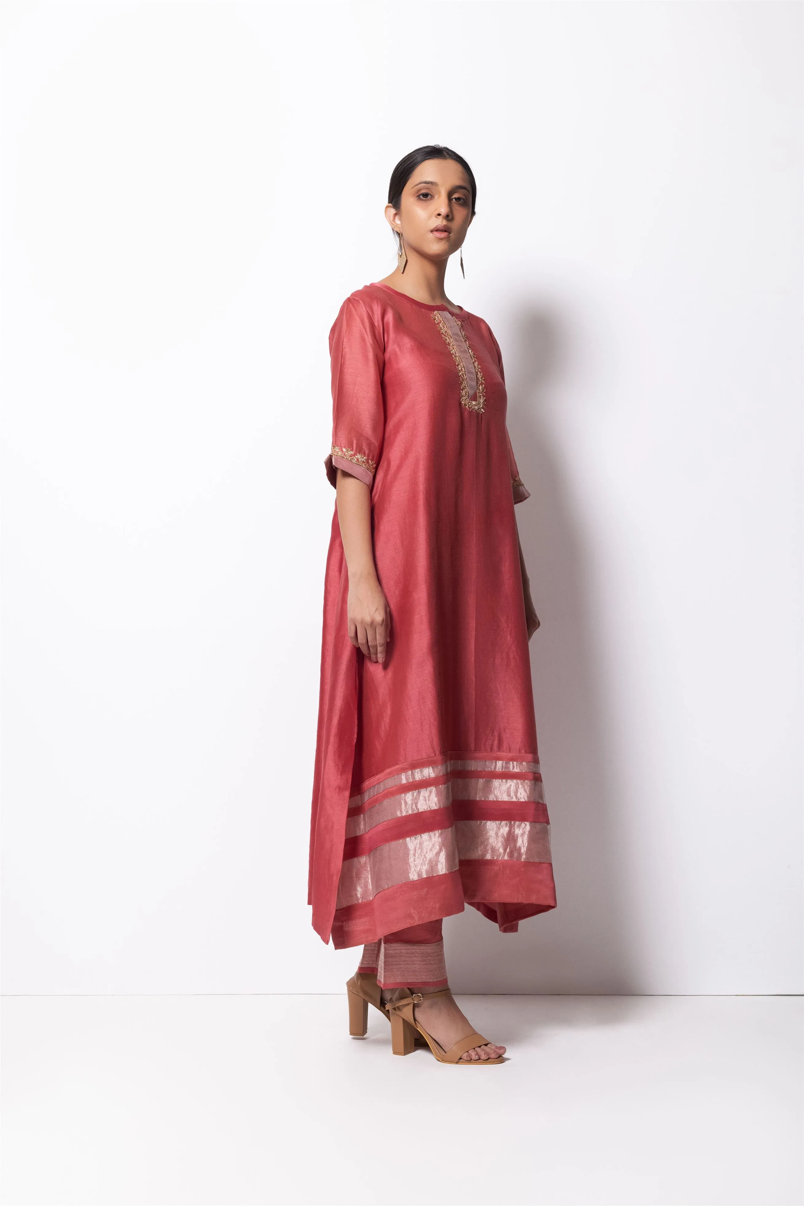 Bhavik Shah   I   Broadway Kurta Full Set - Kurta, Stole, Pants, With Slip Kurta - Handwoven Chanderi Silk, Stole - Chanderi & Zari, Pants - Cotton Silk BRICK PINK CH-SK-BP-23