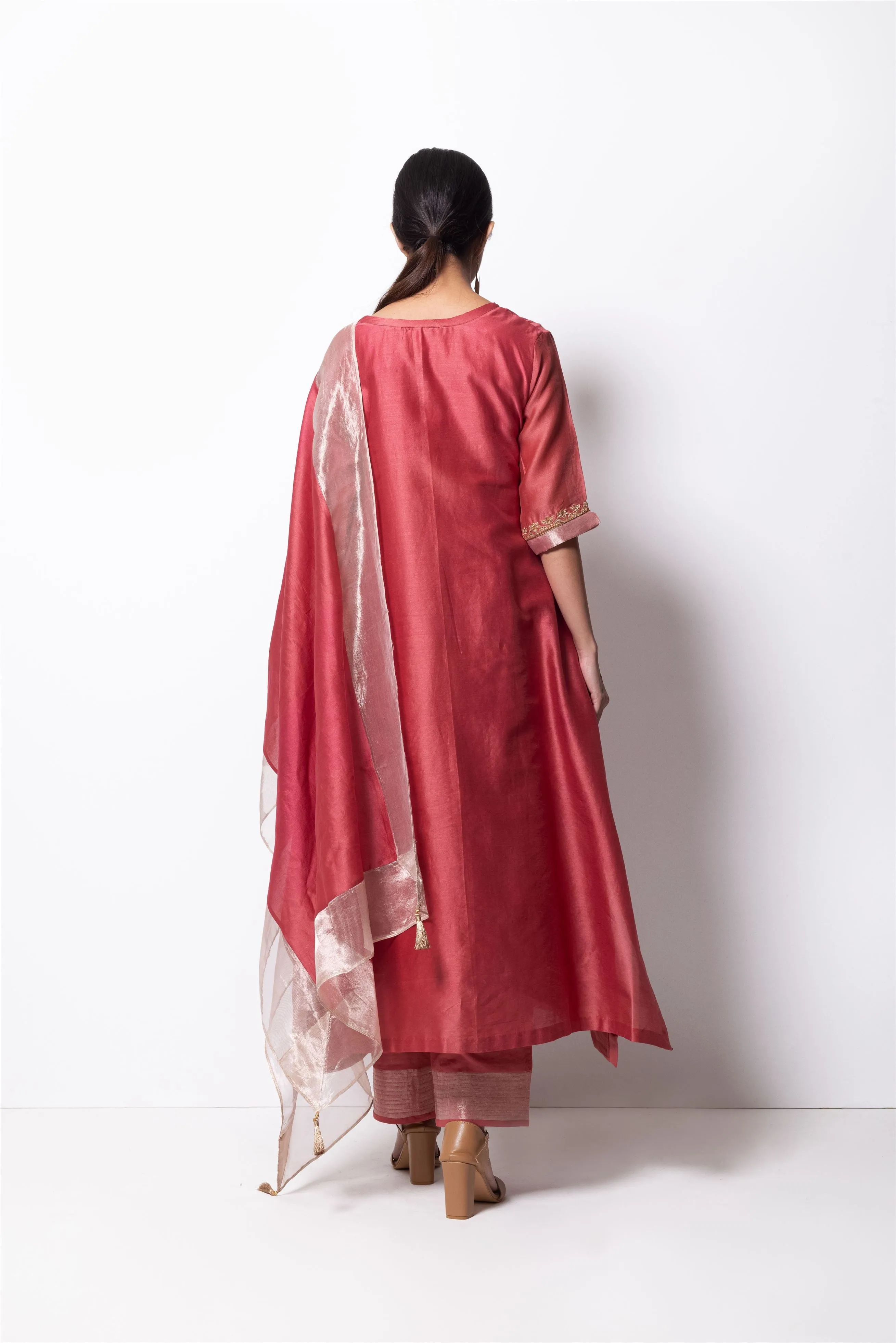 Bhavik Shah   I   Broadway Kurta Full Set - Kurta, Stole, Pants, With Slip Kurta - Handwoven Chanderi Silk, Stole - Chanderi & Zari, Pants - Cotton Silk BRICK PINK CH-SK-BP-23