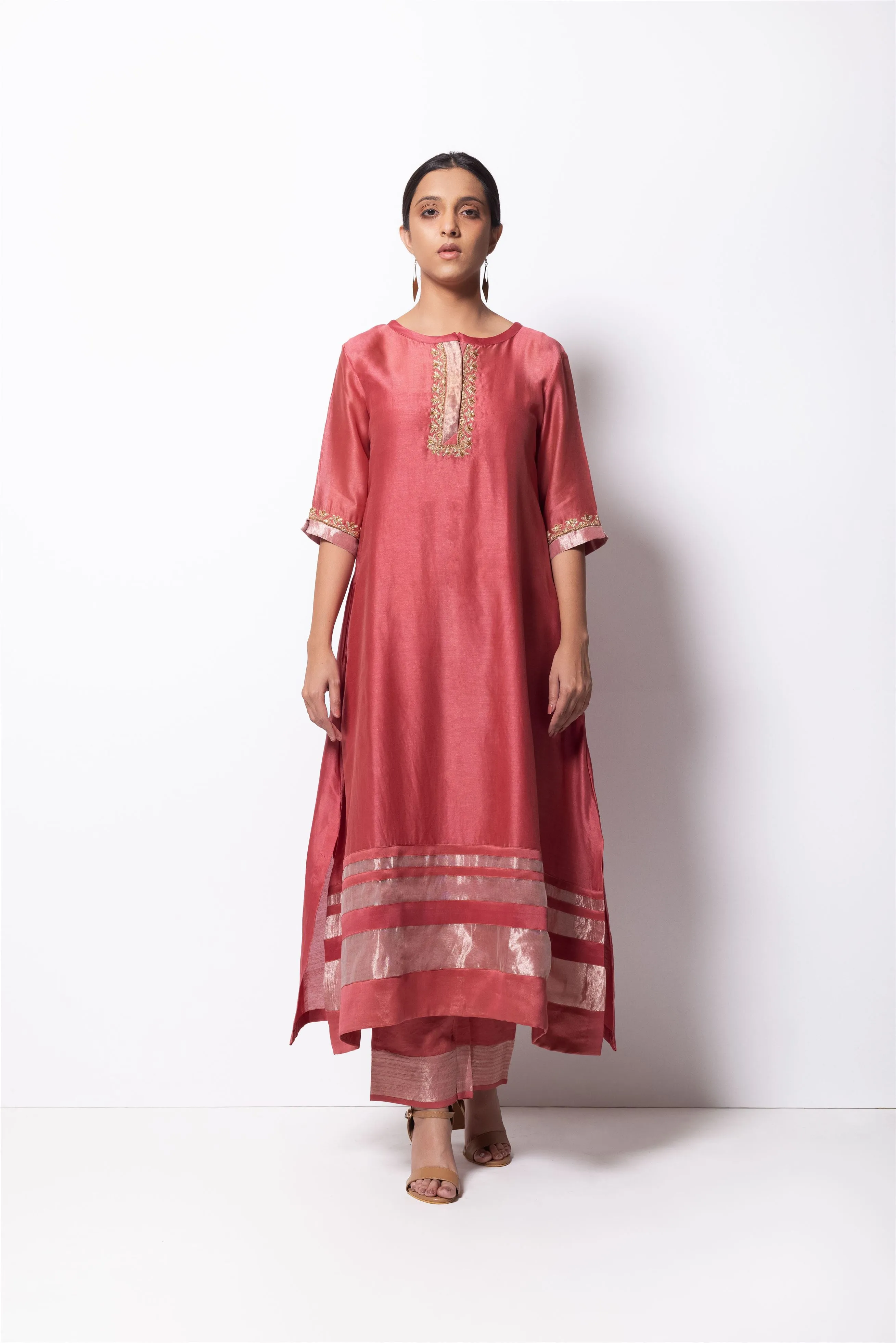 Bhavik Shah   I   Broadway Kurta Full Set - Kurta, Stole, Pants, With Slip Kurta - Handwoven Chanderi Silk, Stole - Chanderi & Zari, Pants - Cotton Silk BRICK PINK CH-SK-BP-23