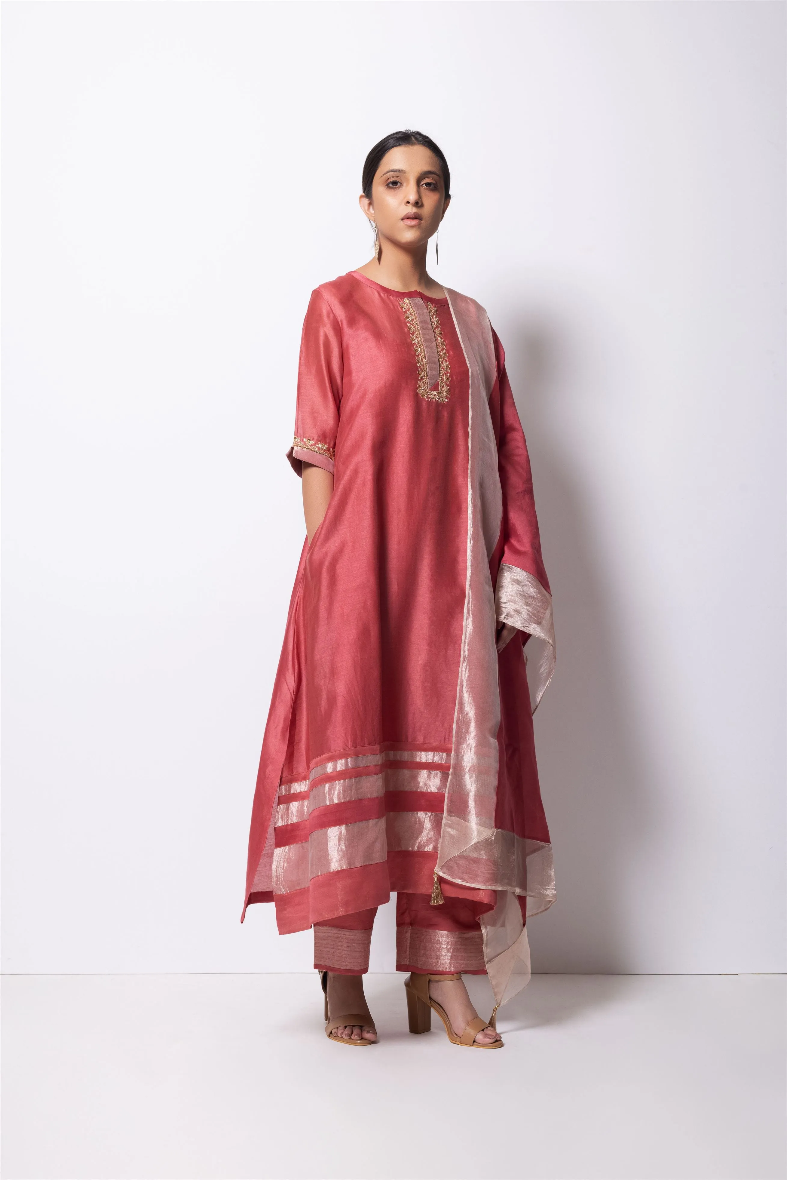 Bhavik Shah   I   Broadway Kurta Full Set - Kurta, Stole, Pants, With Slip Kurta - Handwoven Chanderi Silk, Stole - Chanderi & Zari, Pants - Cotton Silk BRICK PINK CH-SK-BP-23