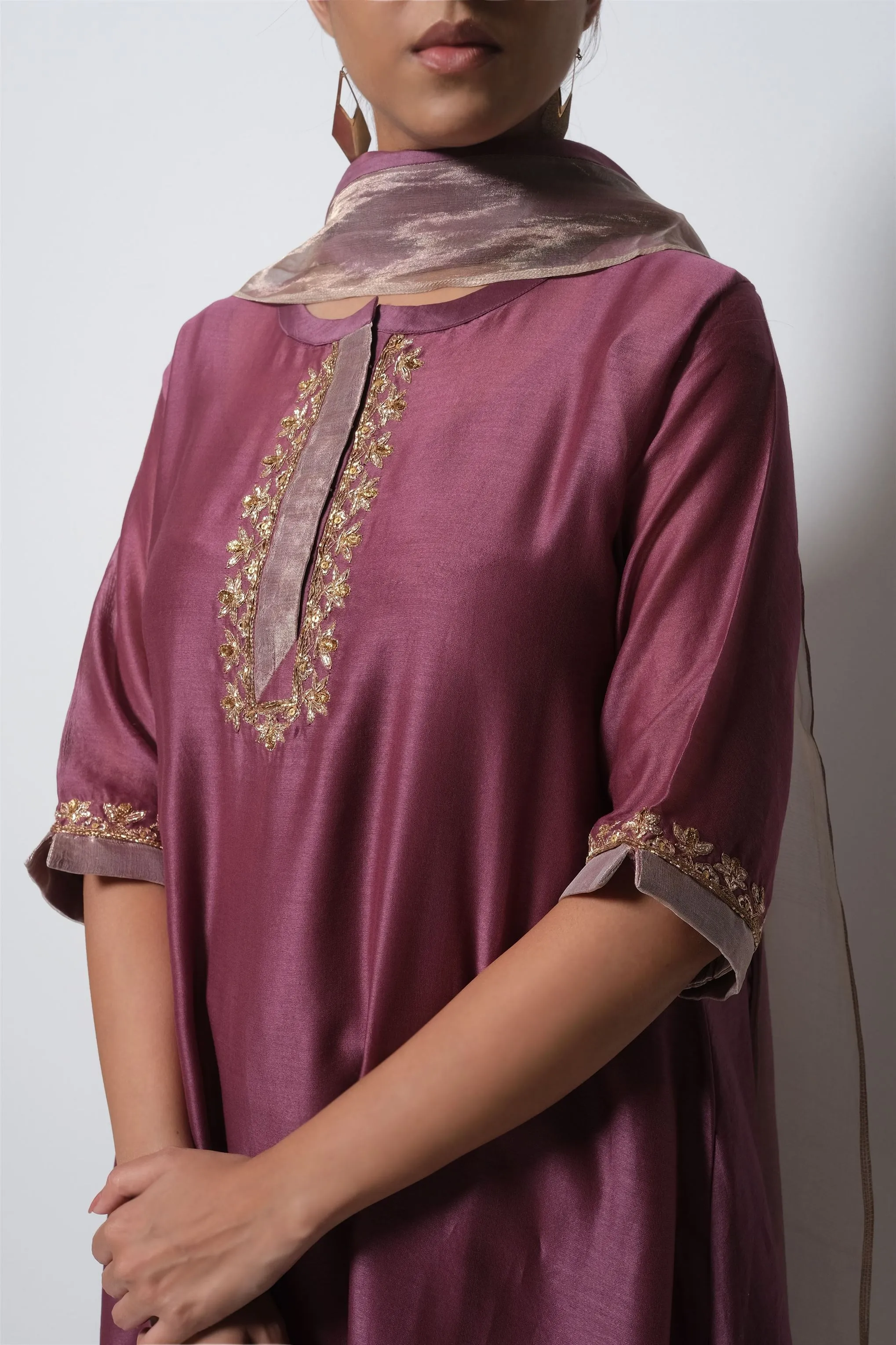 Bhavik Shah   I   Bronx Kurta Full Set - Kurta, Stole, Pants, With Slip Kurta - Handwoven Chanderi Silk, Stole - Chanderi & Zari, Pants - Cotton Silk PLUM PINK CH-SK-PP-23