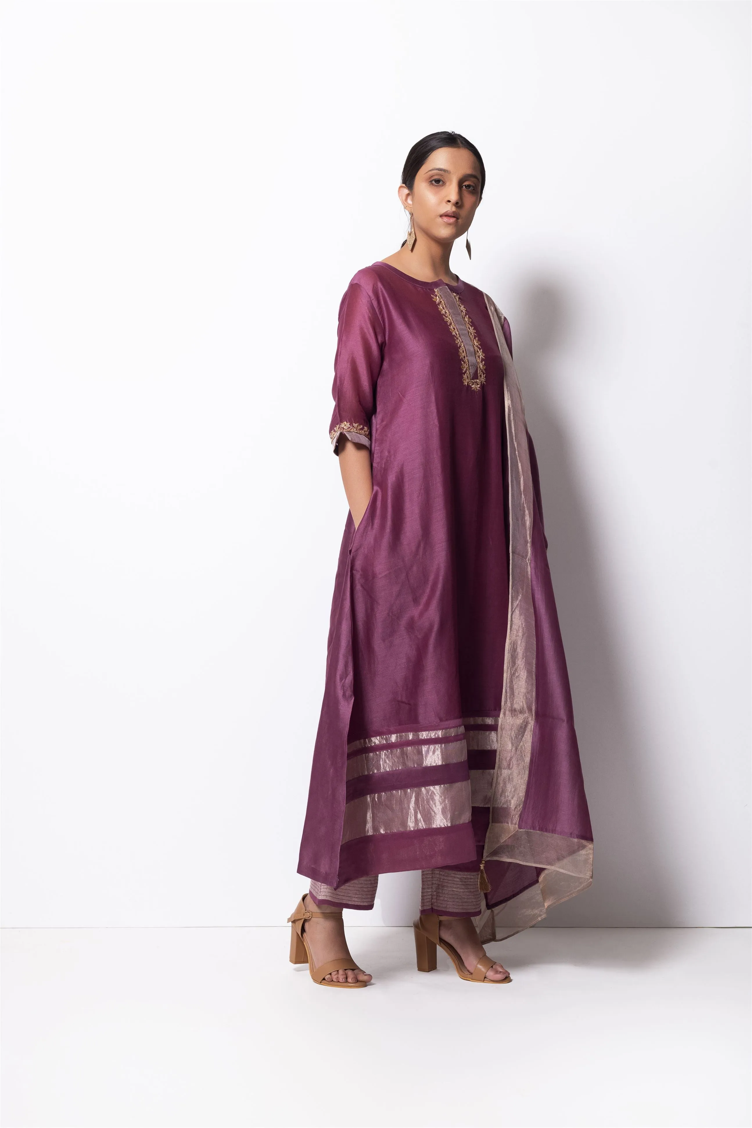 Bhavik Shah   I   Bronx Kurta Full Set - Kurta, Stole, Pants, With Slip Kurta - Handwoven Chanderi Silk, Stole - Chanderi & Zari, Pants - Cotton Silk PLUM PINK CH-SK-PP-23