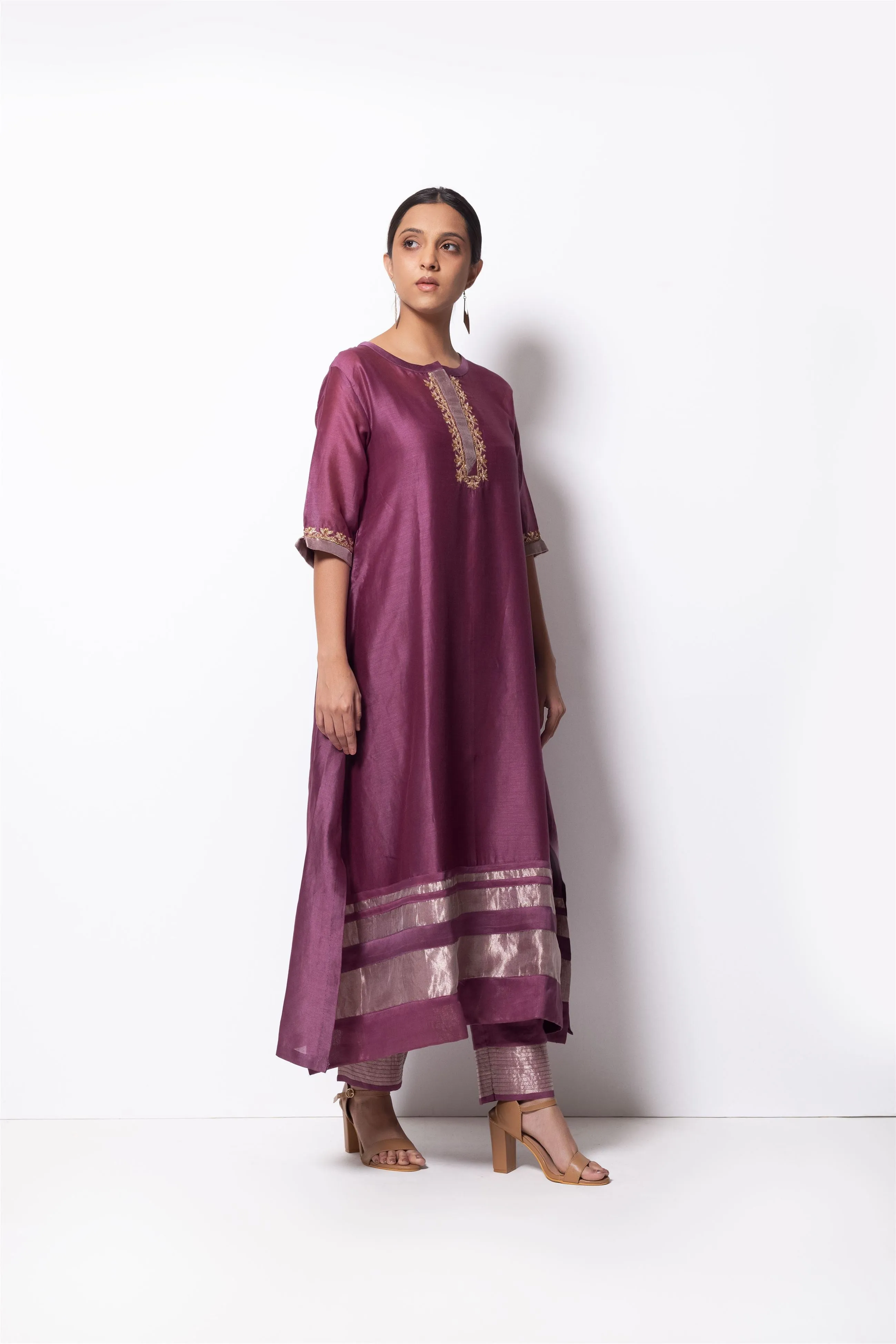 Bhavik Shah   I   Bronx Kurta Full Set - Kurta, Stole, Pants, With Slip Kurta - Handwoven Chanderi Silk, Stole - Chanderi & Zari, Pants - Cotton Silk PLUM PINK CH-SK-PP-23