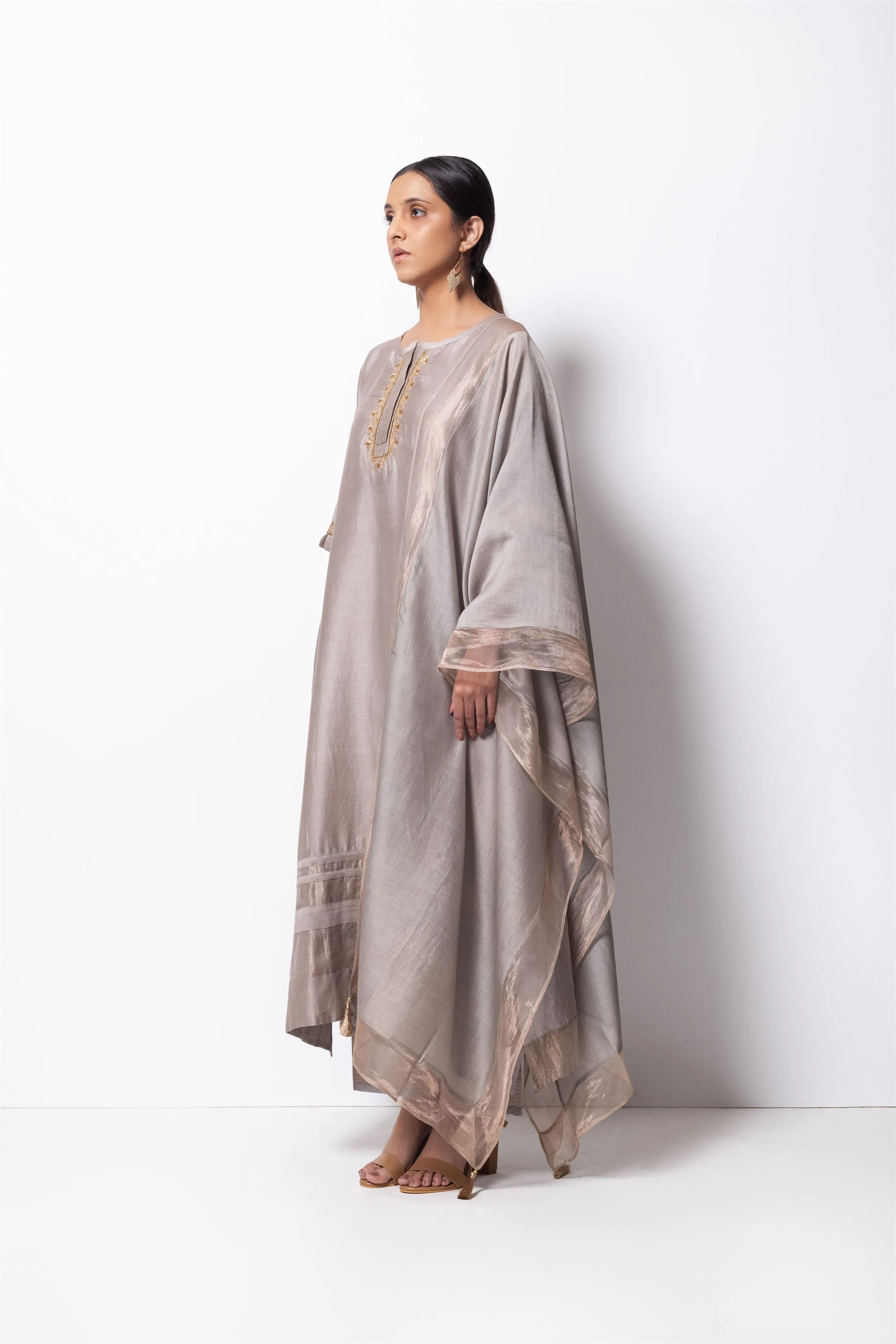 Bhavik Shah   I   Queens Kurta Full Set - Kurta, Stole, Pants, With Slip Kurta - Handwoven Chanderi Silk, Stole - Chanderi & Zari, Pants - Cotton Silk SILVER GREY CH-SK-SG-23