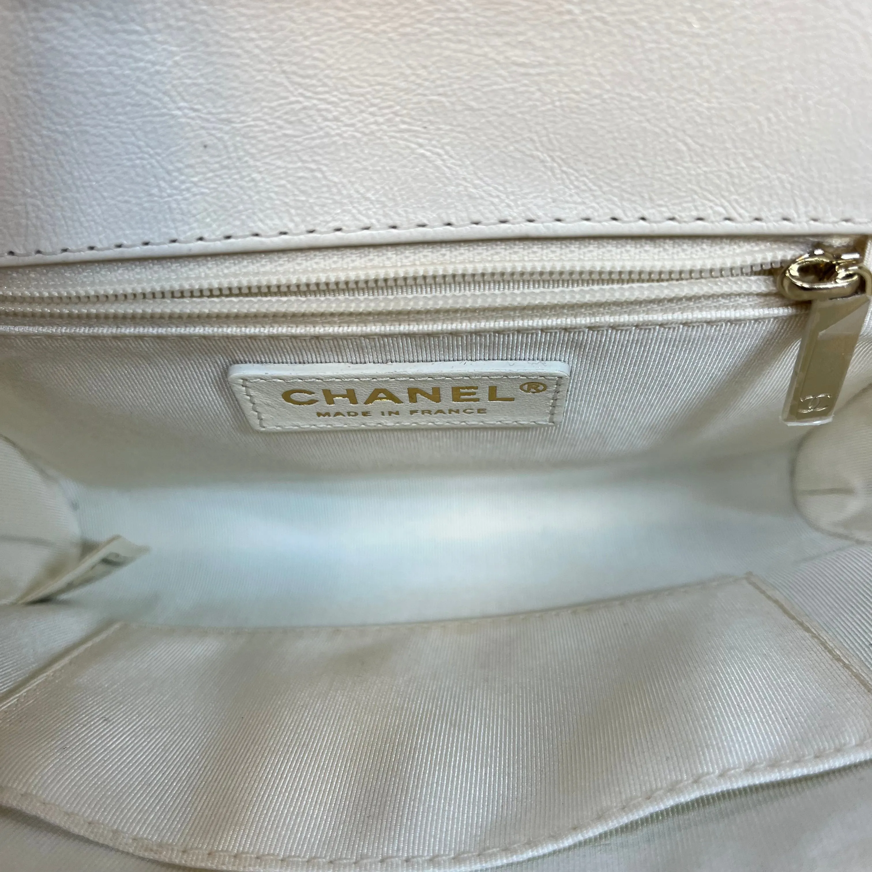 CHANEL Smart Pocket Cream Iridescent Calfskin Quilted Crossbody Bag