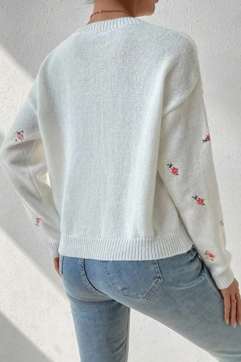Chouyatou Women's Ditsy Floral Embroidered Pullover Sweater Color Block Loose Fit Knit Jumper Tops