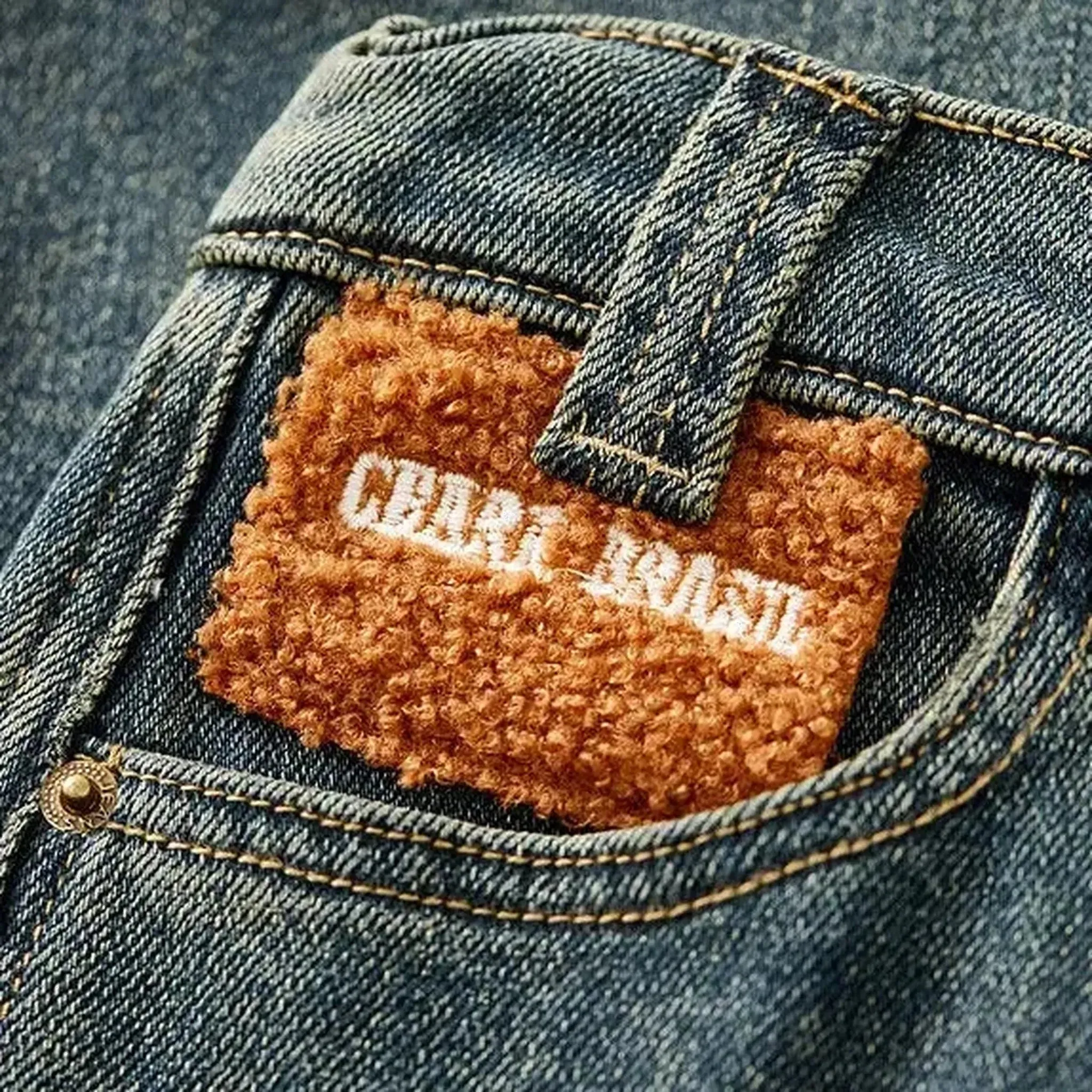 Cuffed and elastic jeans for women
