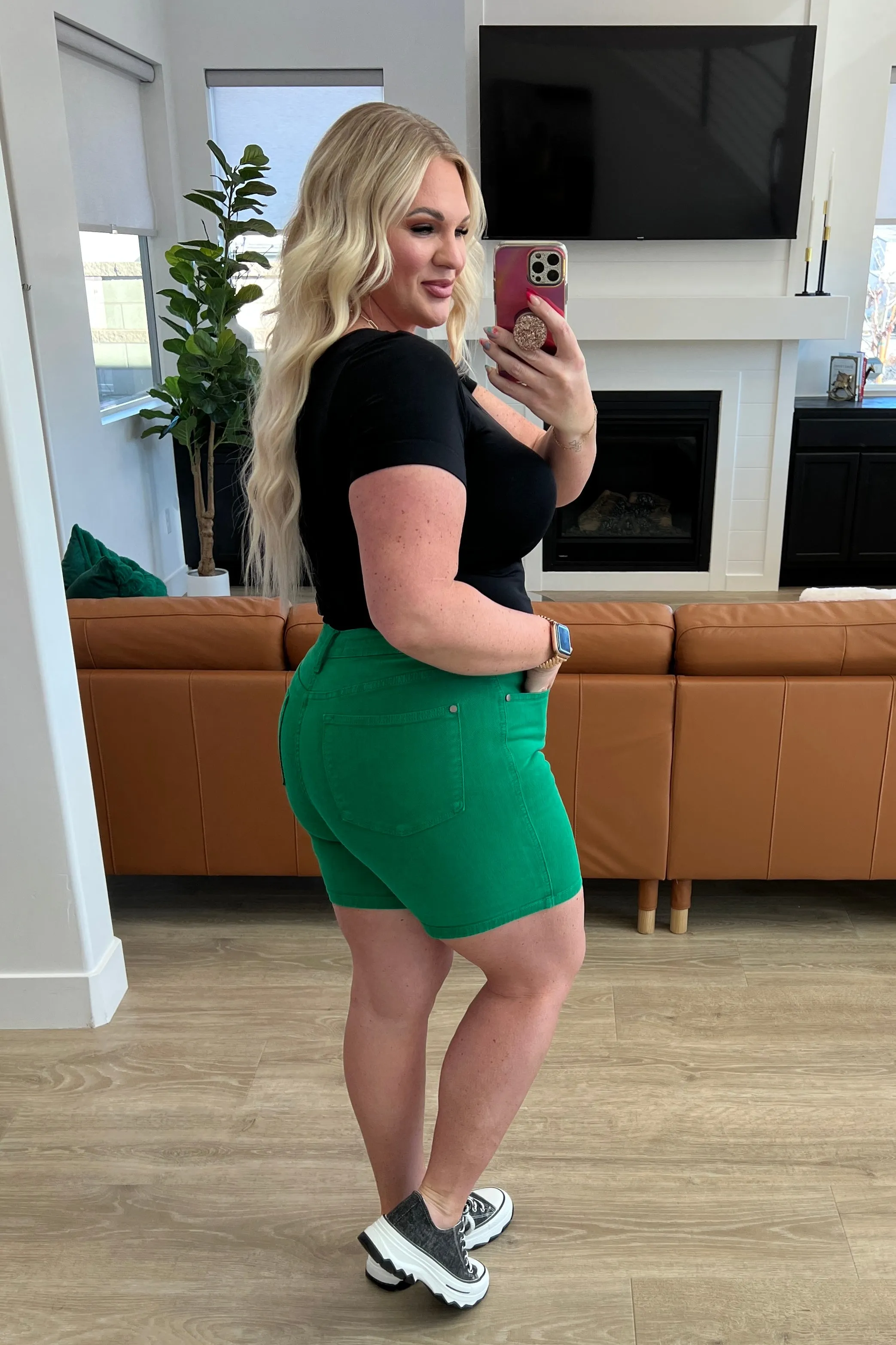 Judy Blue Tummy Control Shorts in Kelly Green