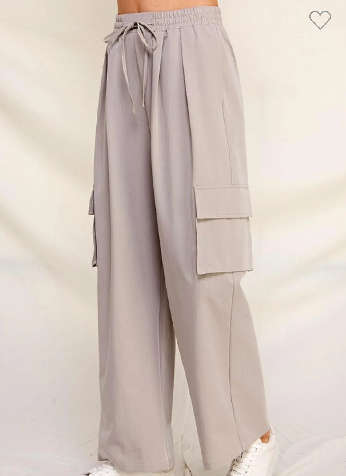 Smooth Twill Cargo Wide Leg Pleated Pants