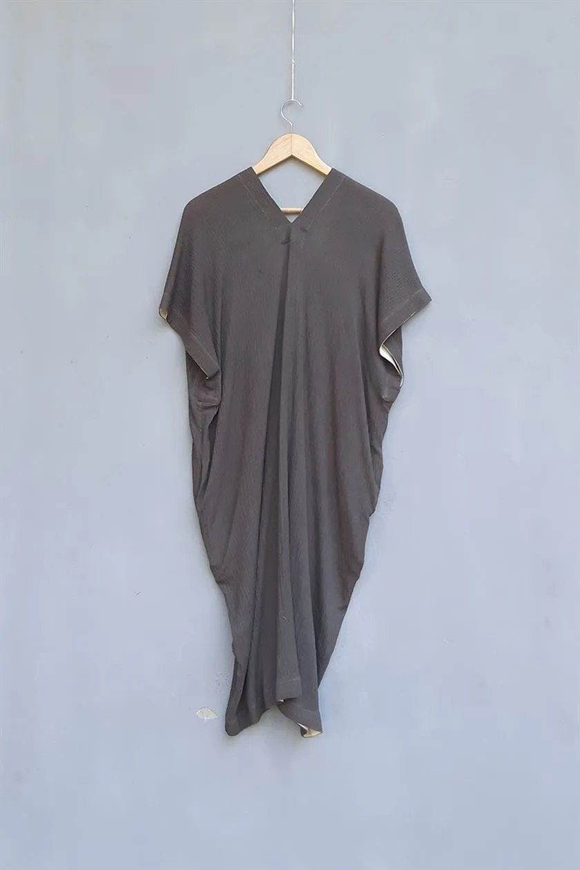 Urvashi Kaur   I   Hiratsuka DRESS URA crinkle cotton slate TESSELLATE- 41