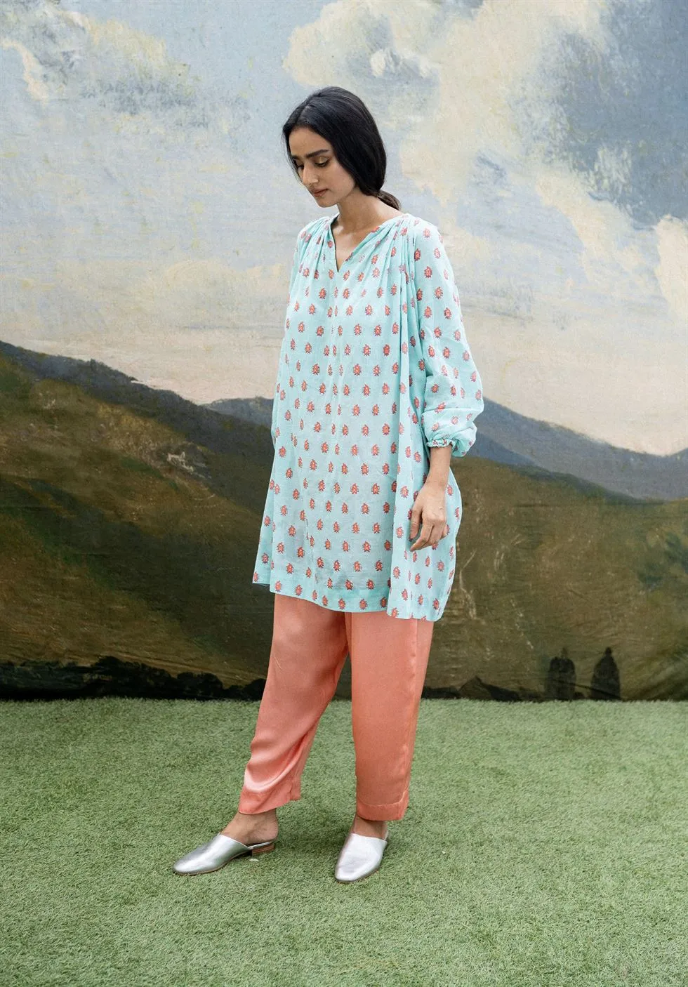 Yam   I   Argentario Sarita Set KURTA SET  MULMUL & SATIN BLUE & PEACH An Indian Summer YAMKU06