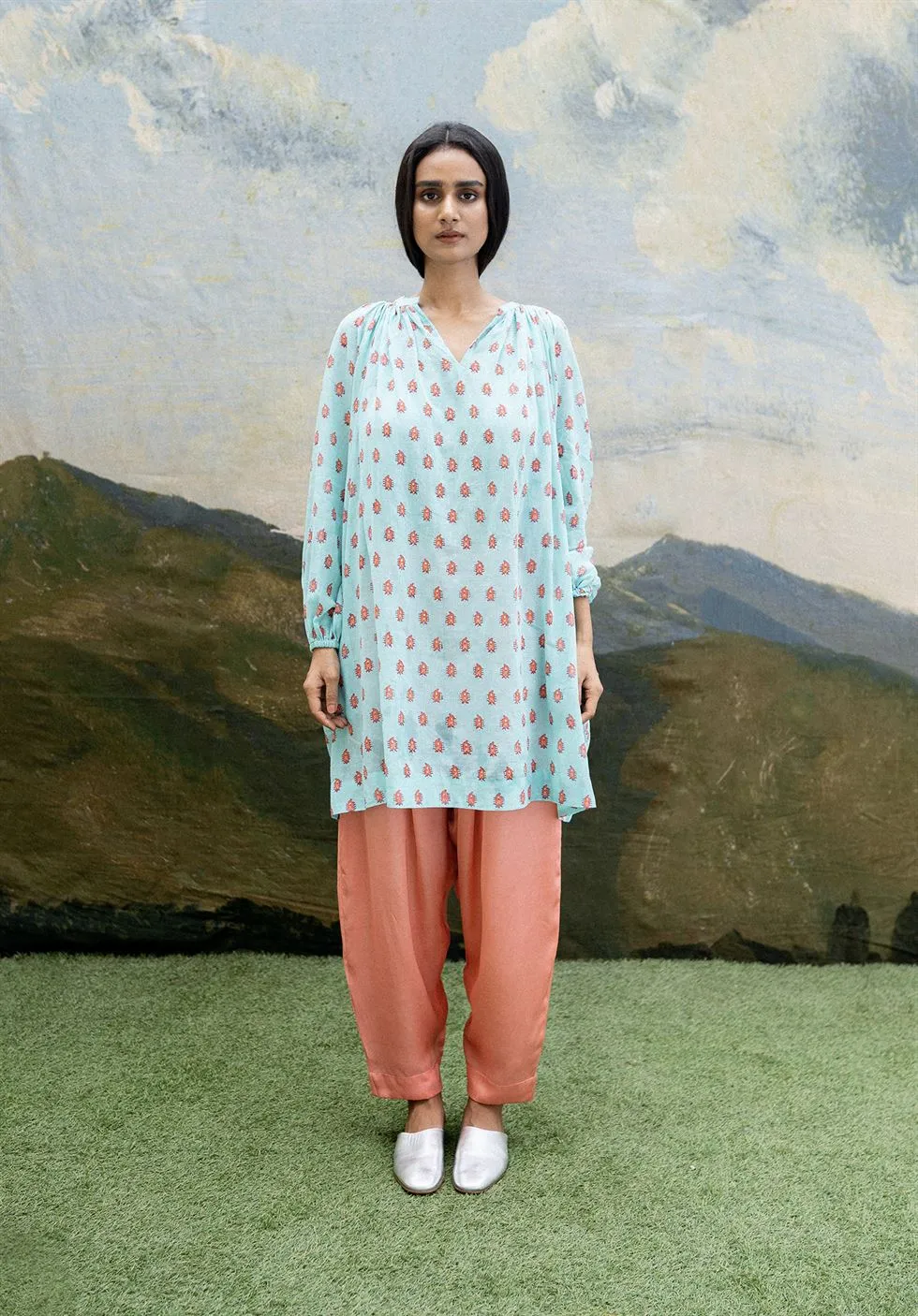Yam   I   Argentario Sarita Set KURTA SET  MULMUL & SATIN BLUE & PEACH An Indian Summer YAMKU06